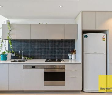 Contemporary Unfurnished One-Bedroom Apartment. - Photo 2