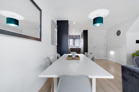 4 bedroom terraced house to rent - Photo 2