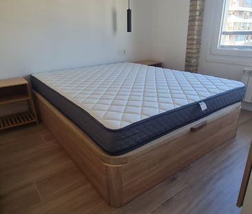 Apartamento de alquiler en Calle de Baltasar Gracián, Universidad S... - Photo 2