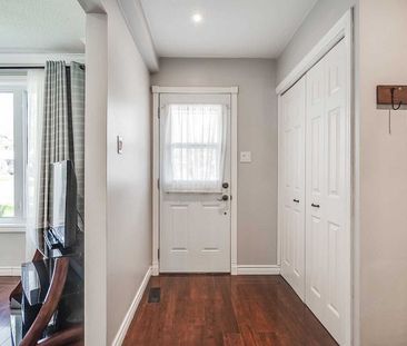 For Lease - 220 William Roe Boulevard, Newmarket, Ontario - Photo 2