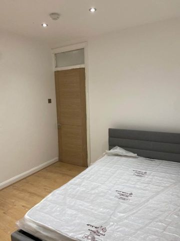 Room in a Shared Flat, Kings Drive, HA9 - Photo 2