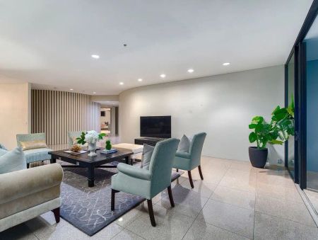 “LEASED BY EMMA SPAGNOLO $2200 per week” - Photo 3