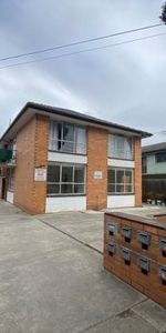 Perfect Location! - Photo 4