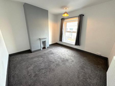 2 bedroom end of terrace house to rent - Photo 3