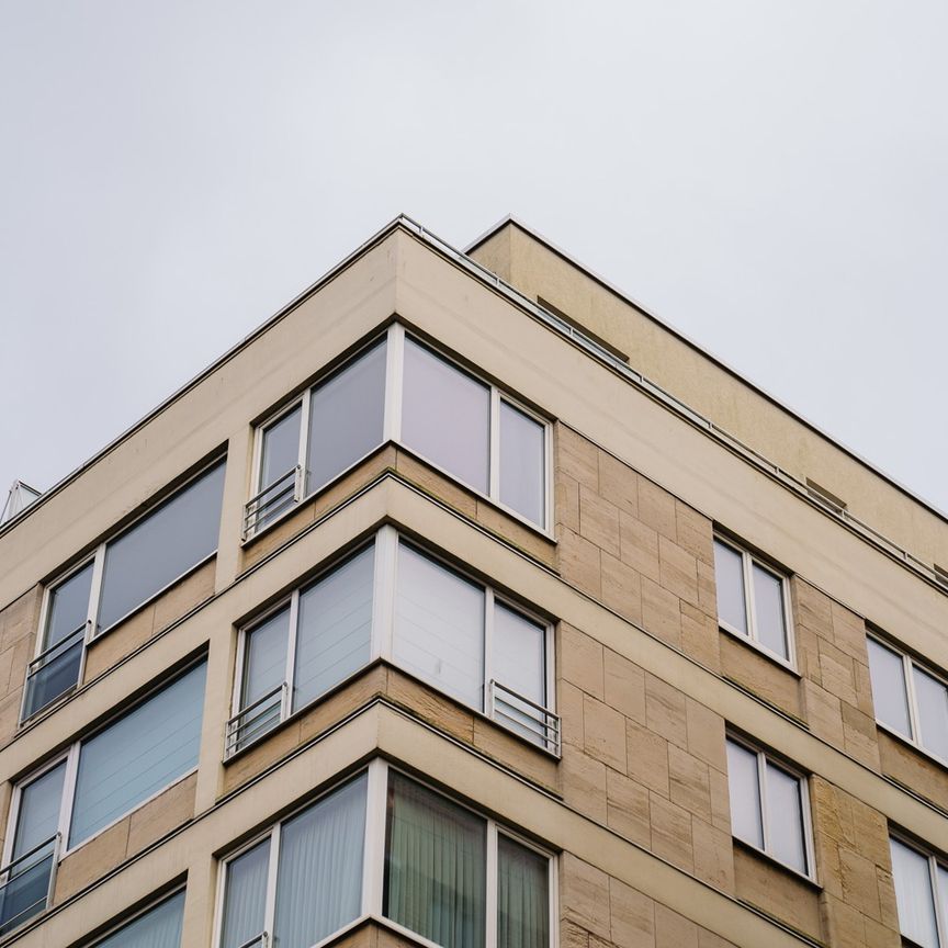 Heel mooi, instapklaar appartement op 50 m van het Casino Kursaal en de zeedijk. - Foto 1