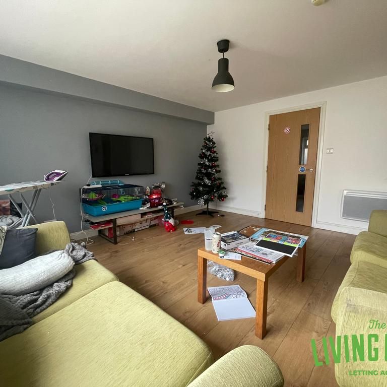 6 bedroom house to rent - Photo 1