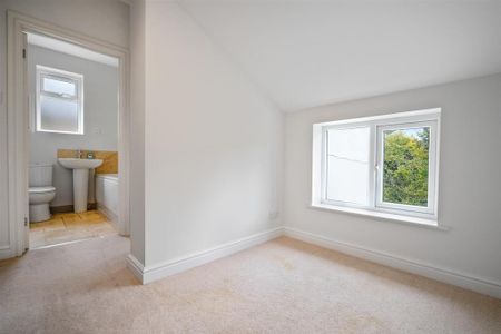 3 bedroom semi-detached house to rent - Photo 3