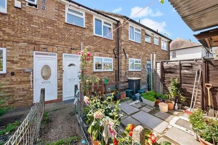 Hayes, UB3 - Photo 3