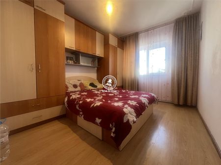 Apartament de închiriat cu 3 camere, decomandat, zona Canta - Photo 3
