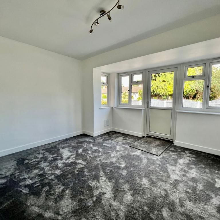 2 bedroom semi-detached bungalow to rent - Photo 1