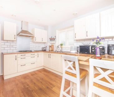 4 bedroom detached house to rent - Photo 5