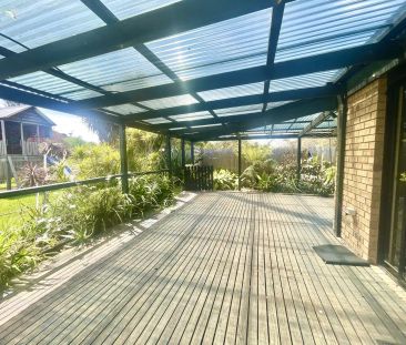 “Family Comfort in Prime Location” - Photo 2