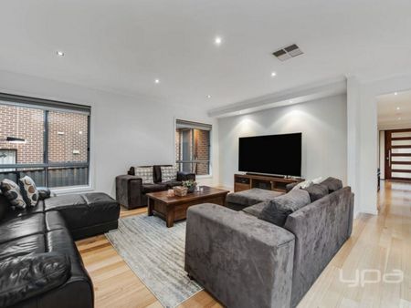 THE PERFECT FAMILY HOME! - Photo 3