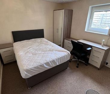 4 bedroom terraced house to rent - Photo 2