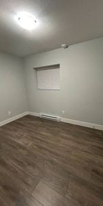 Two bedroom basement! - Photo 4