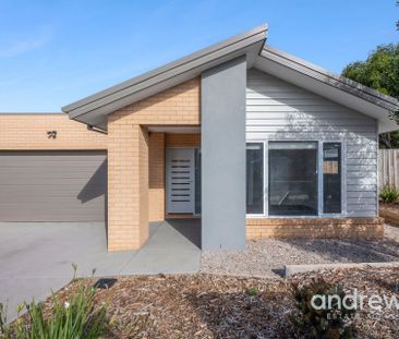 Coastal living, brand new home - Photo 4