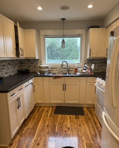 For Lease - 558 Lancelot Crescent, Oshawa, Ontario - Photo 5