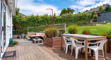 Spacious two-bedroom home with fantastic view - Photo 3