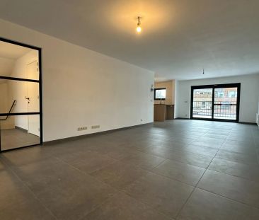 Prachtig, volledig gerenoveerd duplex appartement met 3 slaapkamers - Photo 4