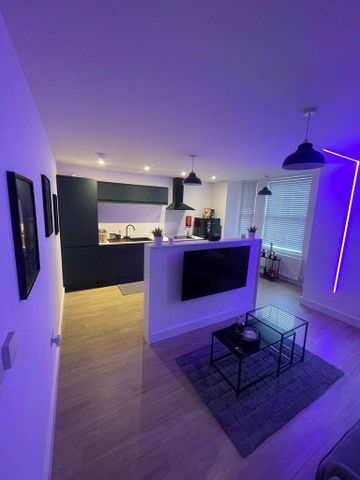 1 bedroom in a flat share to rent - Photo 5