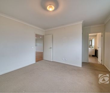 EFFORTLESS LIVING IN A PRIME LOCATION! - Photo 6