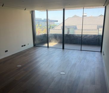Apartamento T3 com estacionamento na Azarujinha, São João do Estoril - Photo 2