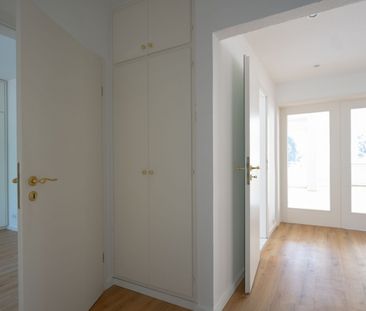 Bismarckviertel! Frisch renovierte 3-Zimmer-Wohnung mit 2 Balkonen, neuem Design-Boden & Aufzug - Photo 1