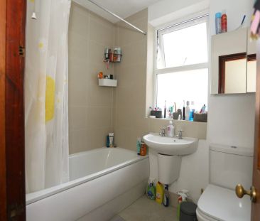 Eastleigh Road (4 bed) - Photo 3