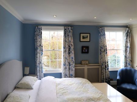 Flexible Short Let | Elegant Chelsea Townhouse with Private Garden | Paultons Square SW3 - Photo 2