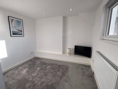 3 bedroom apartment to rent - Photo 2