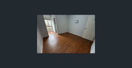 Ensuite Room with A/Cs near Train station - Photo 3