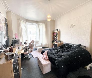 8 bedroom house to rent - Photo 1