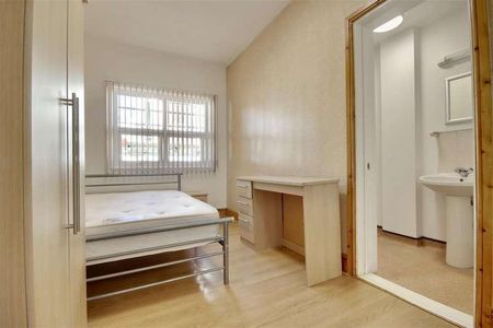 Sandringham Apartments, Osborne Road, Southsea, PO5 - Photo 5