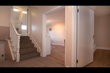 1 Bed Flat, Stoke Newington Road, N16 - Photo 2