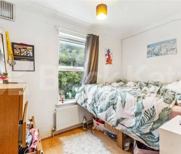 6 bedroom house with 2 reception rooms and a rear garden - Photo 2