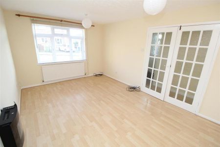 4 bedroom detached house to rent - Photo 4