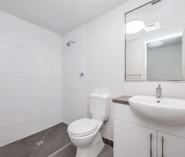 Modern Apartment - Close to University, Hospital and Lavarack Barracks - Photo 4