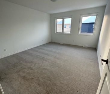 For Lease - 18 Bradley Avenue, Welland, Ontario - Photo 6