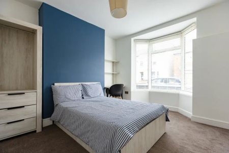 4 bedroom terraced house to rent - Photo 4