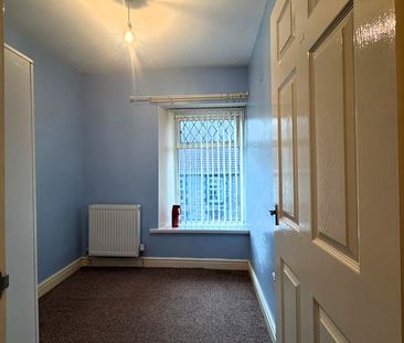 £675 PCM, Three Bedroom House with Off-Road Parking and Enclosed Ga... - Photo 3