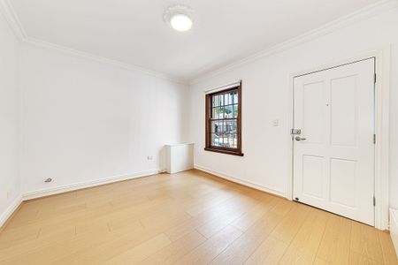 Charming, Renovated 1-Bedroom House in the Heart of Paddington - Photo 4