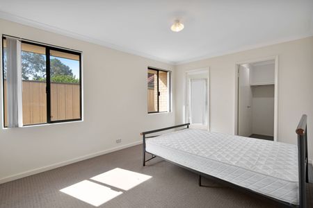 Large Easy Care Home - Photo 5