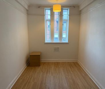 3 bedroom flat to rent - Photo 4