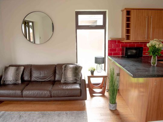 Modern double rooms in Brentford Room 4 - Photo 1
