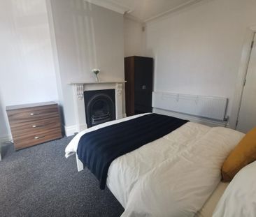 1 bedroom in a house share to rent - Photo 2