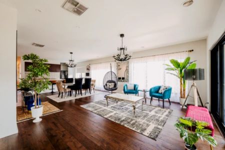 4 Bed, 2 Bath - Photo 4