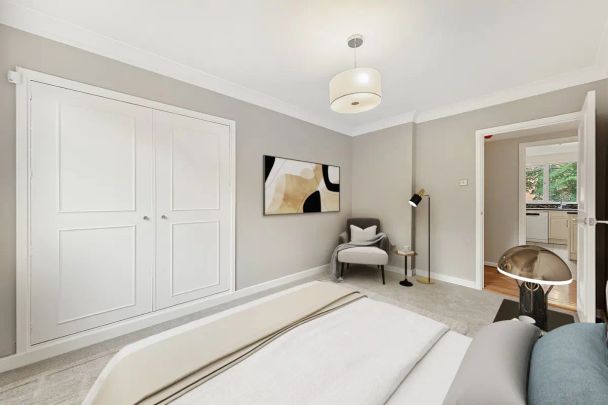 4 bedroom flat in 6 Melbury Road - Photo 1