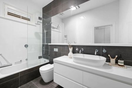 Immaculate 2-Bedroom Home in Prime Camberwell Location - Photo 4