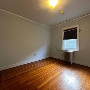 Located in Vancouver: Luxury 1Bed + 1Bath Apartment Unit - Photo 2