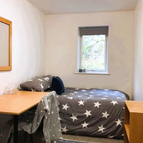 5 Bed Flat, Columbia Lodge, SO16 - Photo 1